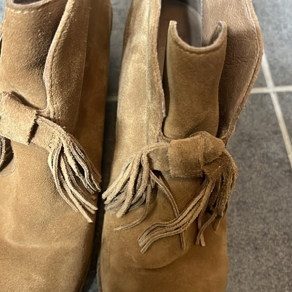 UGG women’s Sz 12 Corin Suede Ankle Boots block heel tassel bow zip back winter - Picture 5 of 9